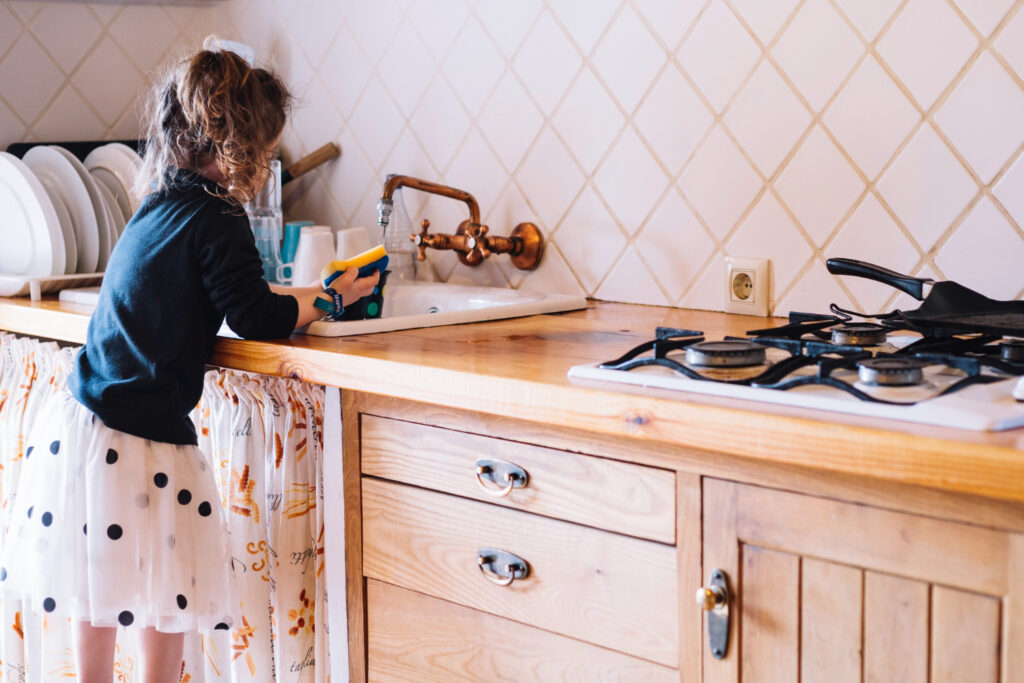 DIY Cleaning Kitchen Cabinets